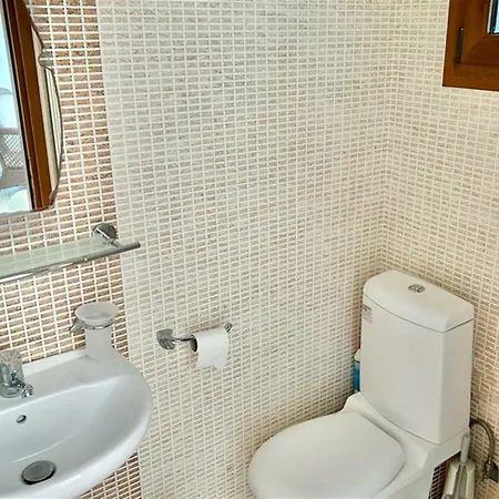 Villa Lindos House 3 Bedrooms 7 Guests