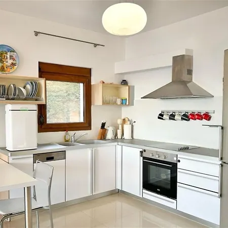 Villa Lindos House 3 Bedrooms 7 Guests